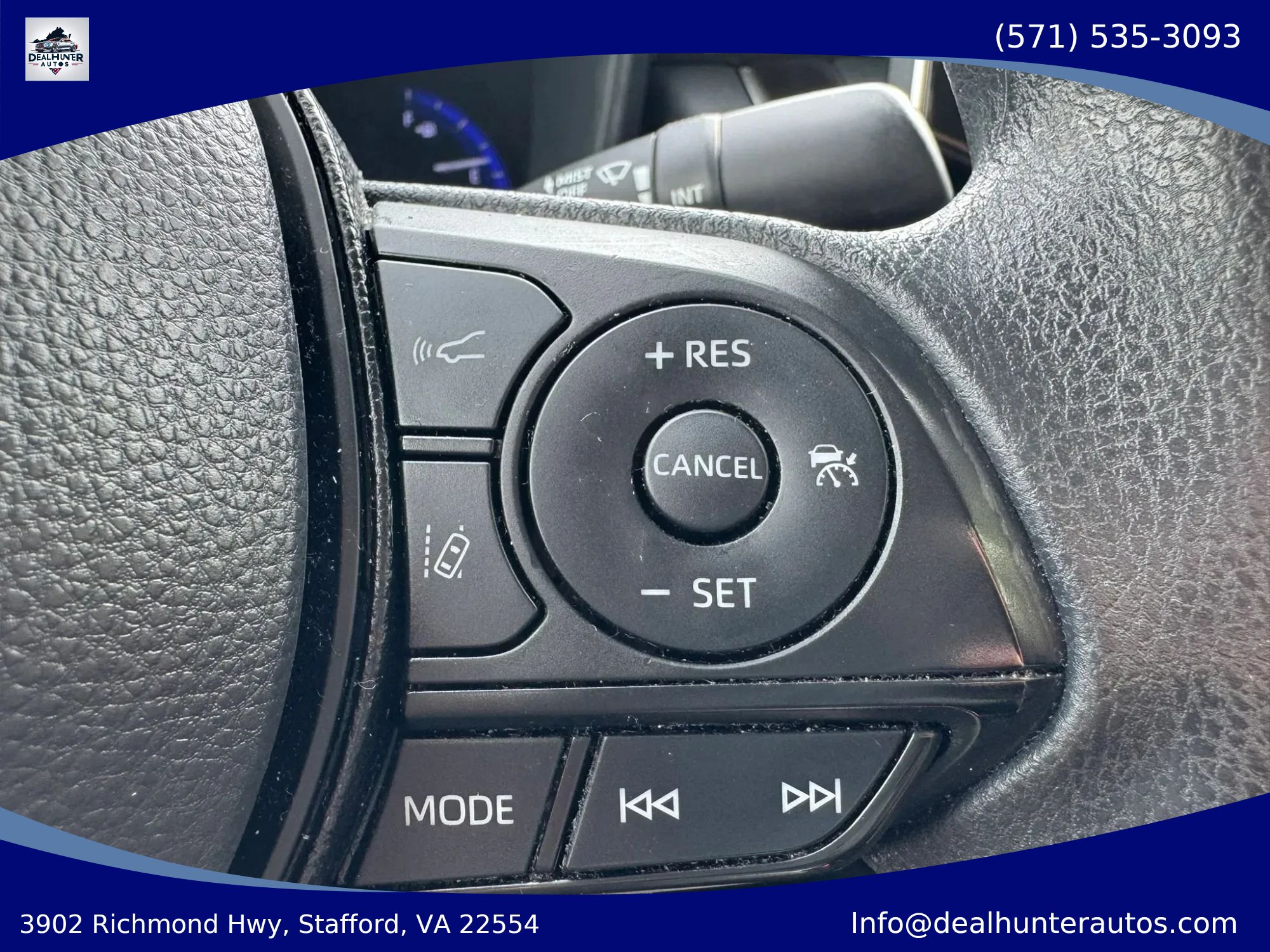 Used 2020 Toyota Corolla LE FWD image 29