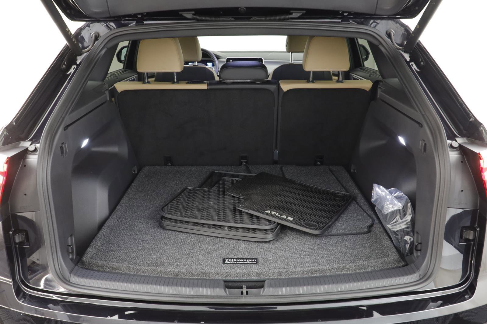 Used 2025 Volkswagen Atlas Cross Sport SE image 17
