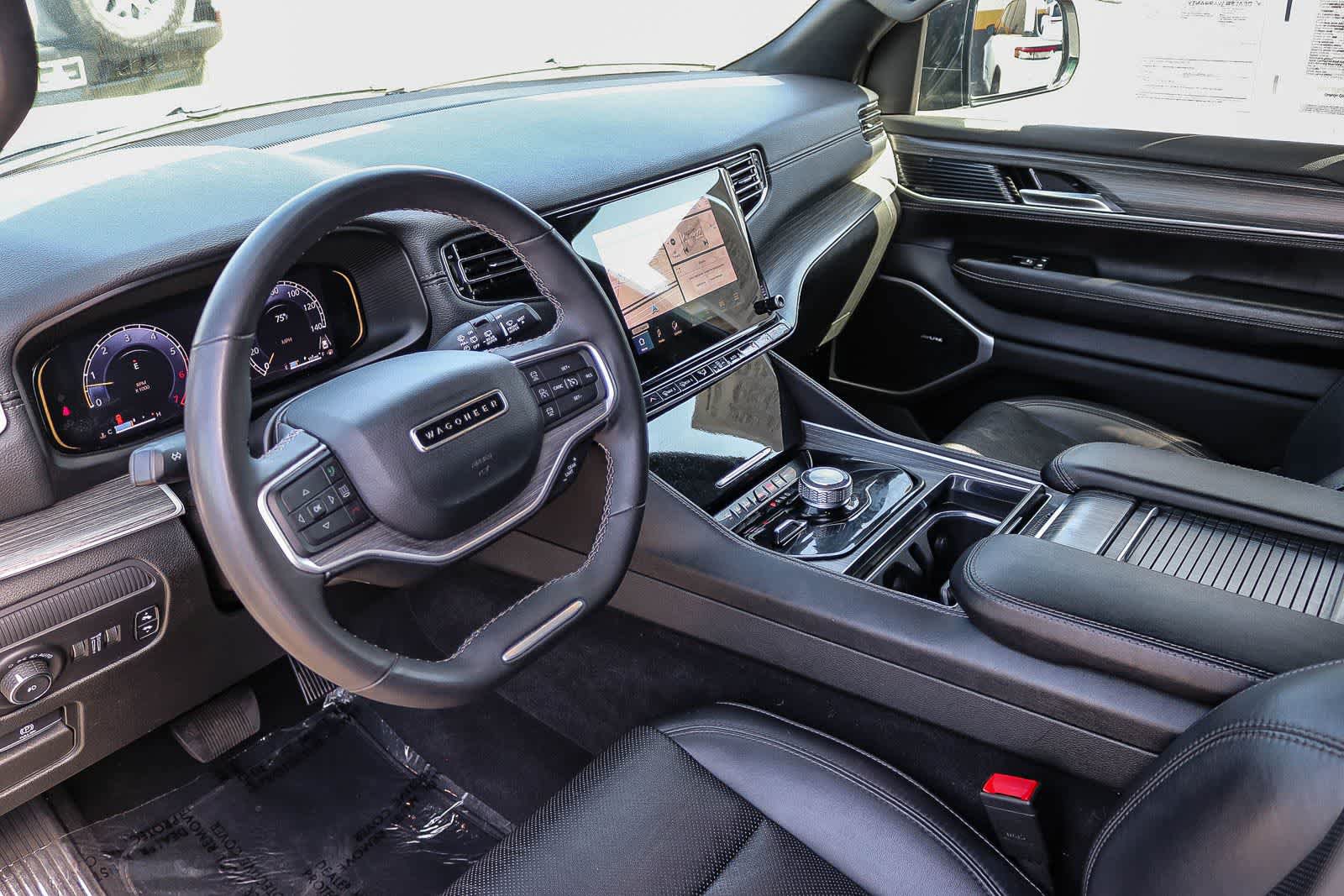 Used 2024 Jeep Wagoneer L Series II w/ Flexible Seating Group AWD/4WD image 16