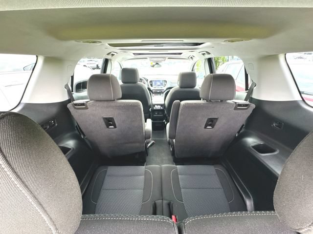 Used 2021 GMC Acadia SLE w/ Driver Convenience Package FWD image 21