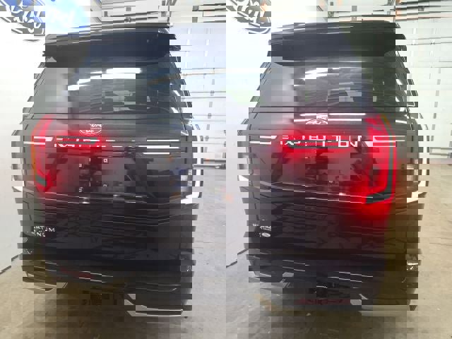 Used 2025 Ford Expedition Platinum image 14