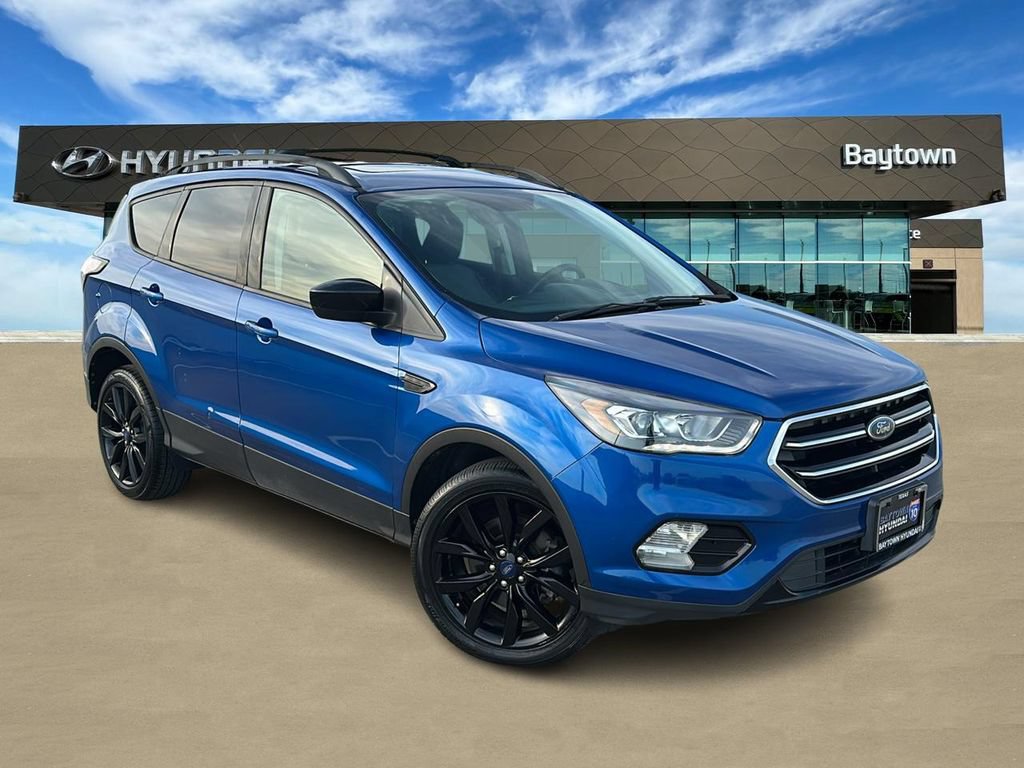 Used 2018 Ford Escape SE w/ SE Sport Appearance Package AWD/4WD video 1