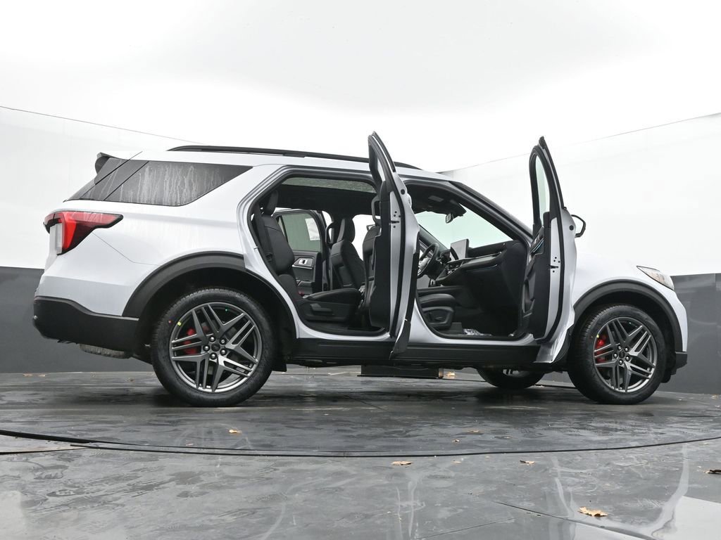 New 2026 Ford Explorer ST-Line w/ ST-Line Street Pack image 73