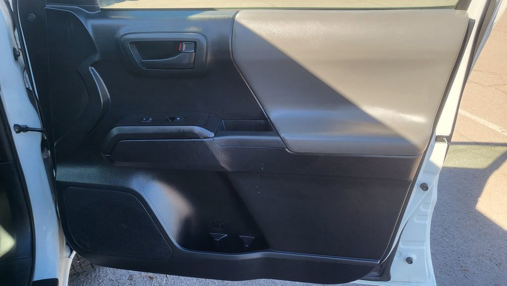 Used 2017 Toyota Tacoma SR image 15