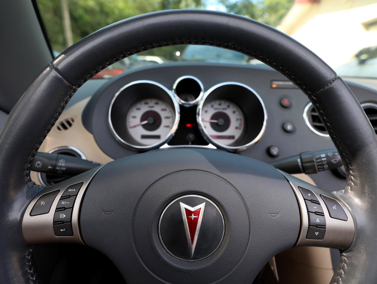 Used 2006 Pontiac Solstice Convertible w/ Premium Package image 19