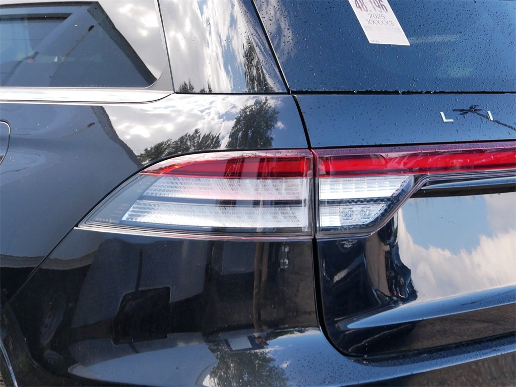 Used 2025 Lincoln Aviator Reserve w/ Equipment Group 201A image 4