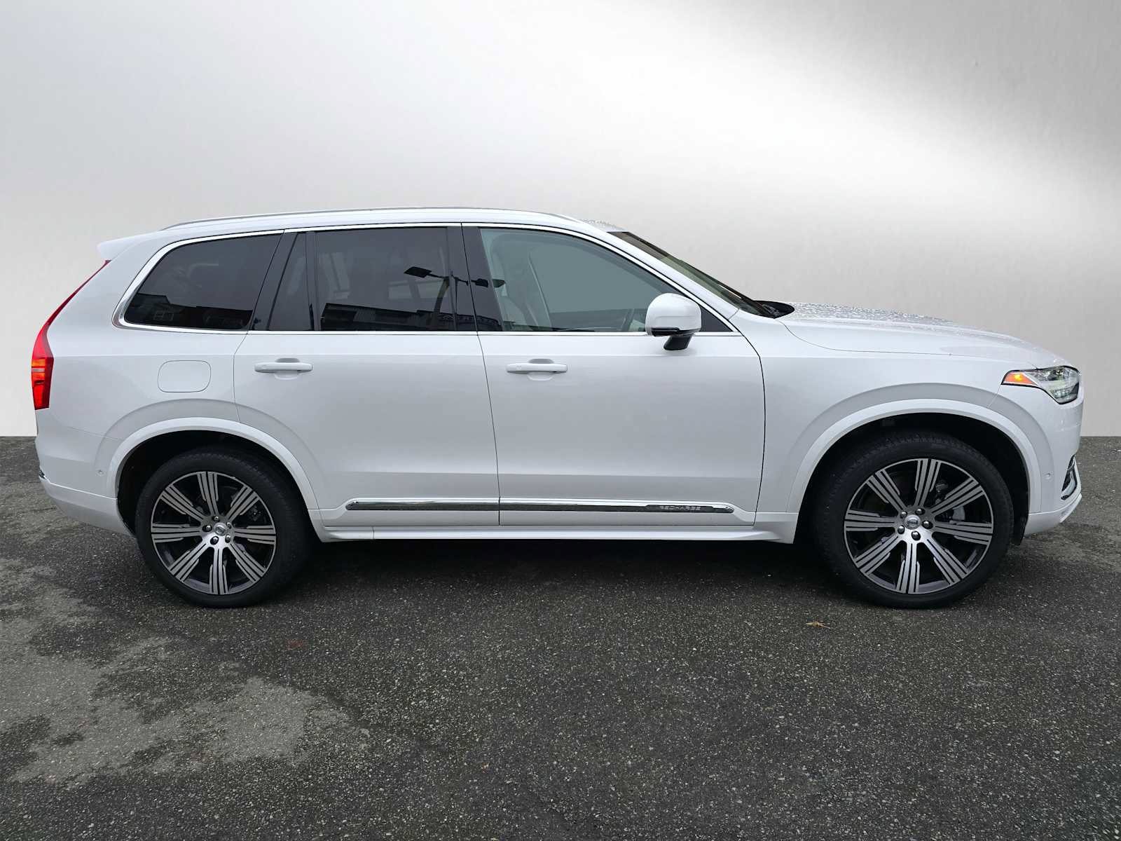 Certified 2024 Volvo XC90 T8 Plus image 2