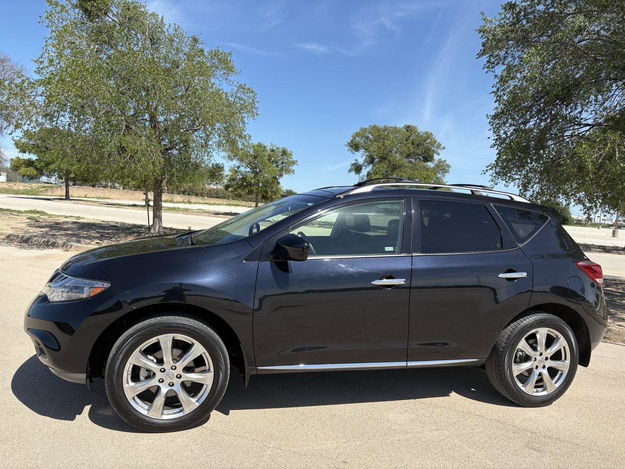Used 2012 Nissan Murano LE w/ Platinum Pkg FWD image 2