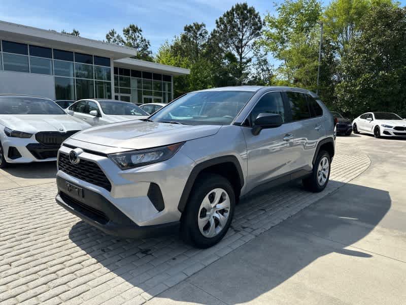 Used 2022 Toyota RAV4 LE AWD/4WD image 3