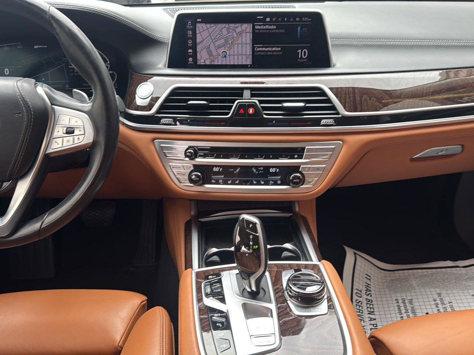 Used 2021 BMW 745e xDrive w/ Luxury Rear Seating Package AWD/4WD image 17
