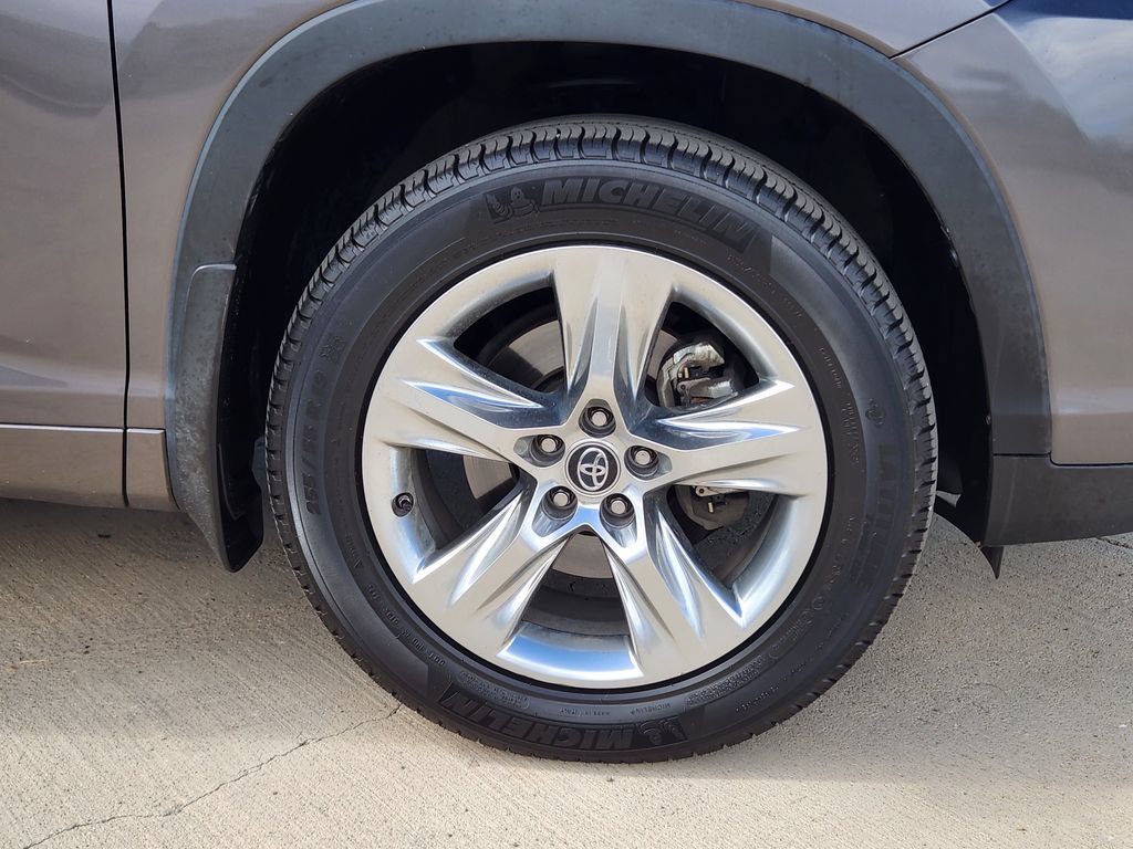 Used 2018 Toyota Highlander Limited AWD/4WD image 9