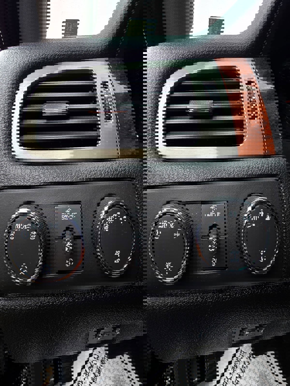 Used 2009 GMC Sierra 1500 SLT w/ Skid Plate Package image 12