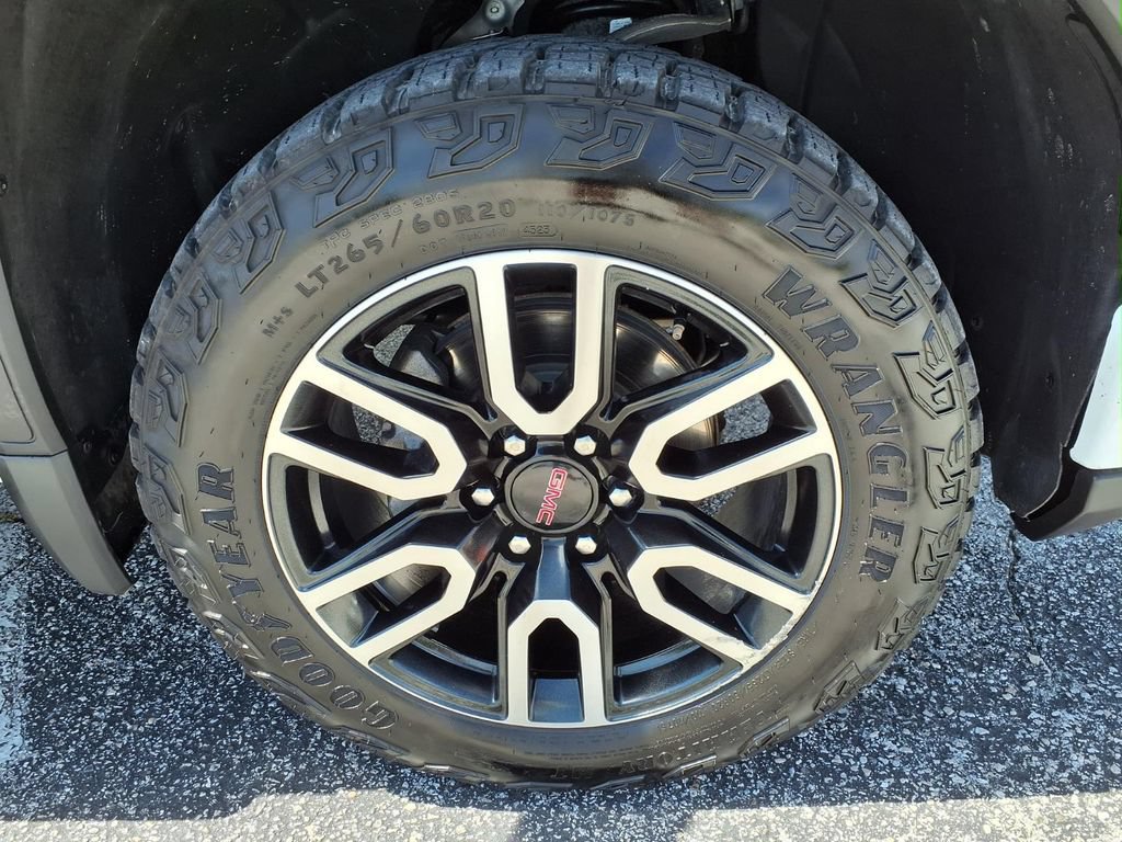 Used 2024 GMC Sierra 1500 AT4 w/ Technology Package AWD/4WD image 9