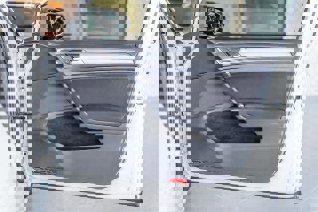 Used 2016 Volkswagen Golf S image 49