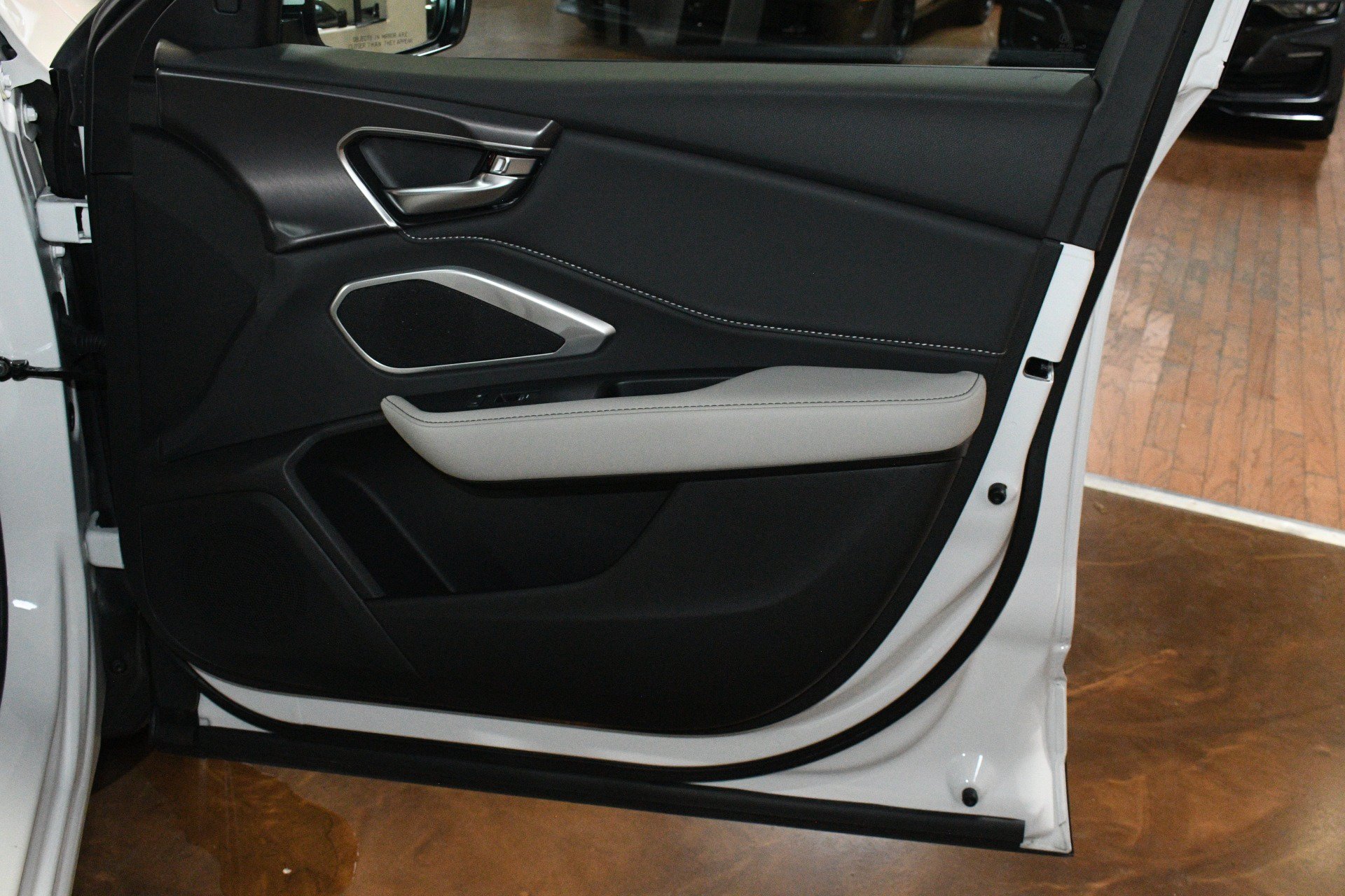 Used 2025 Acura RDX SH-AWD image 42