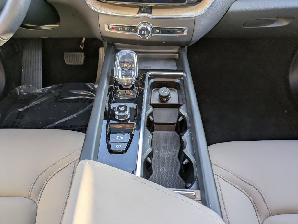 New 2026 Volvo XC60 B5 Plus w/ Climate Package AWD/4WD image 19