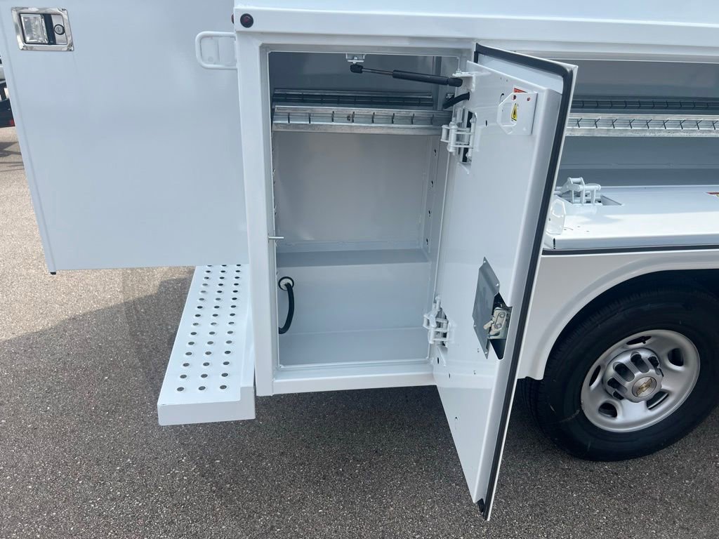 New 2025 Chevrolet Express 3500 w/ Power Convenience Package image 31