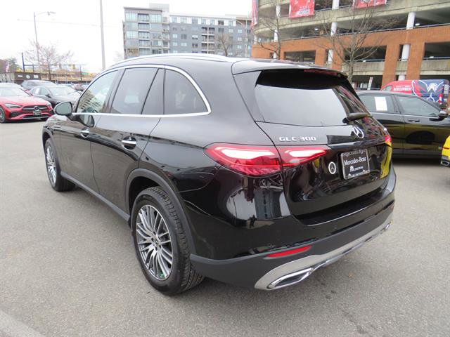 Used 2024 Mercedes-Benz GLC 300 4MATIC image 2