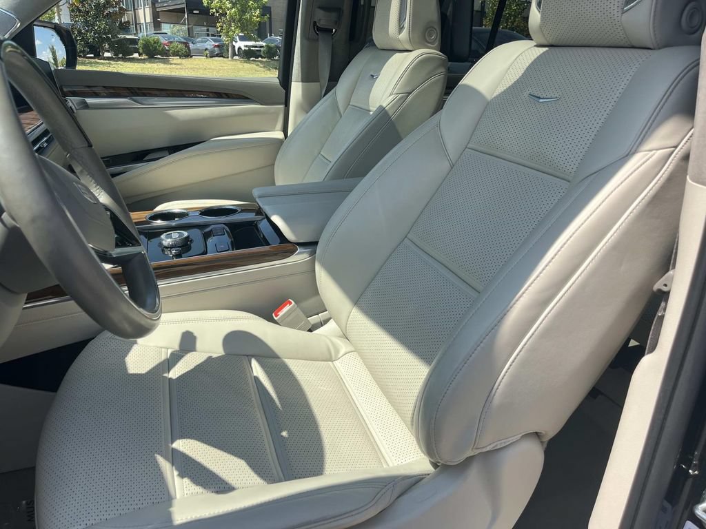 Used 2025 Cadillac Escalade Sport Platinum AWD/4WD image 30