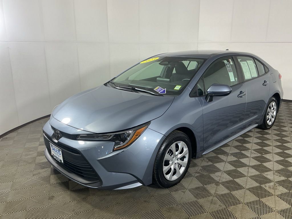 Used 2023 Toyota Corolla LE FWD image 4