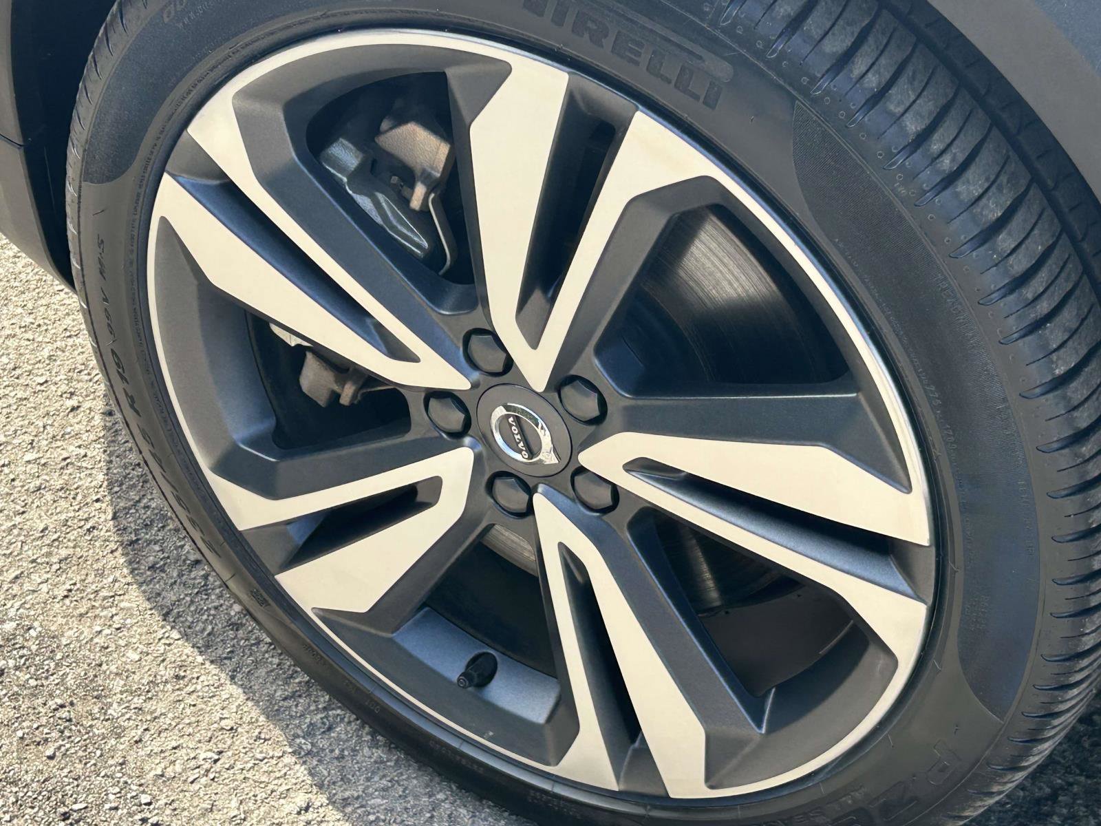 Certified 2025 Volvo V60 B5 Cross Country Plus image 9