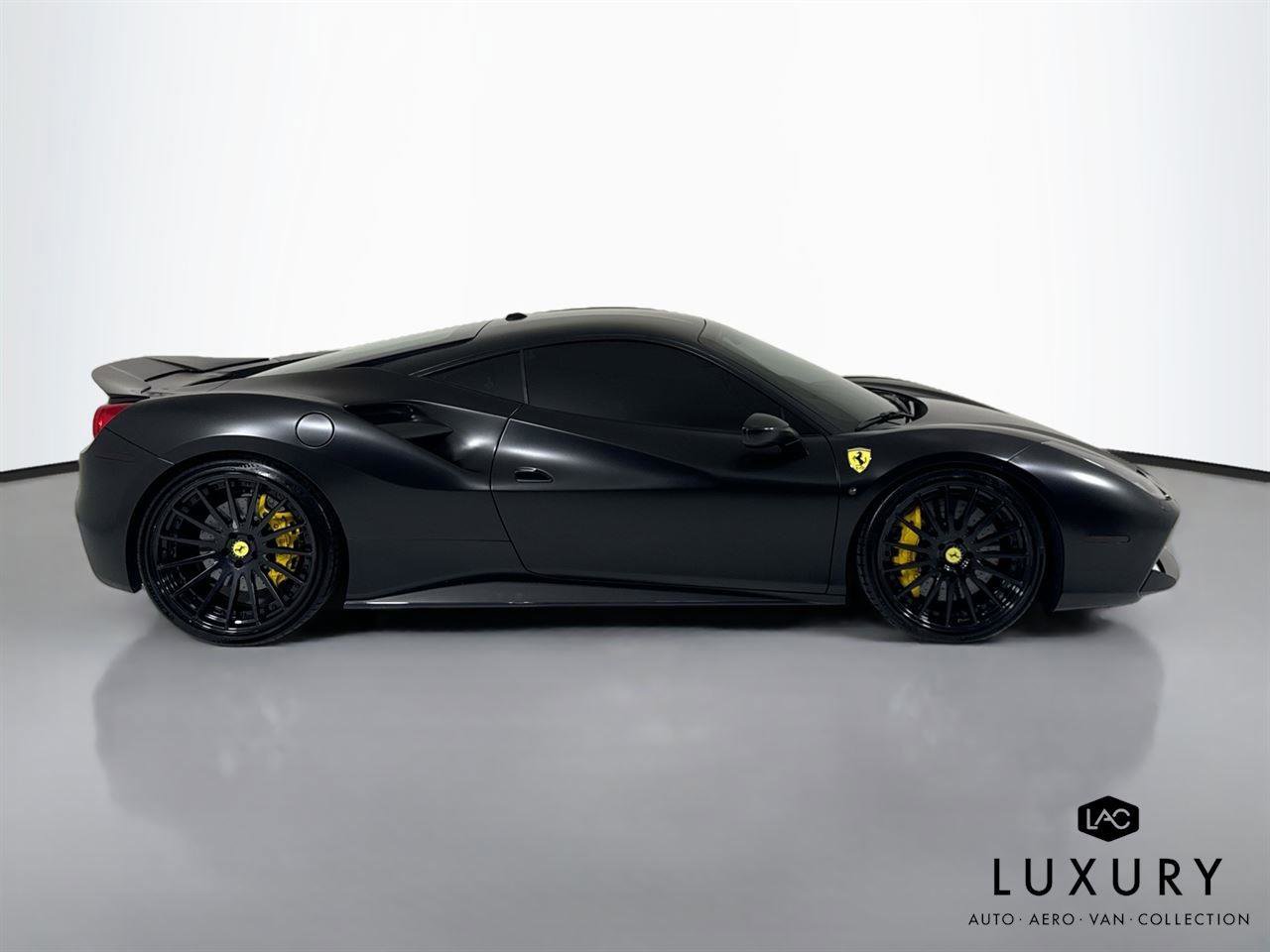 Used 2017 Ferrari 488 GTB RWD image 5