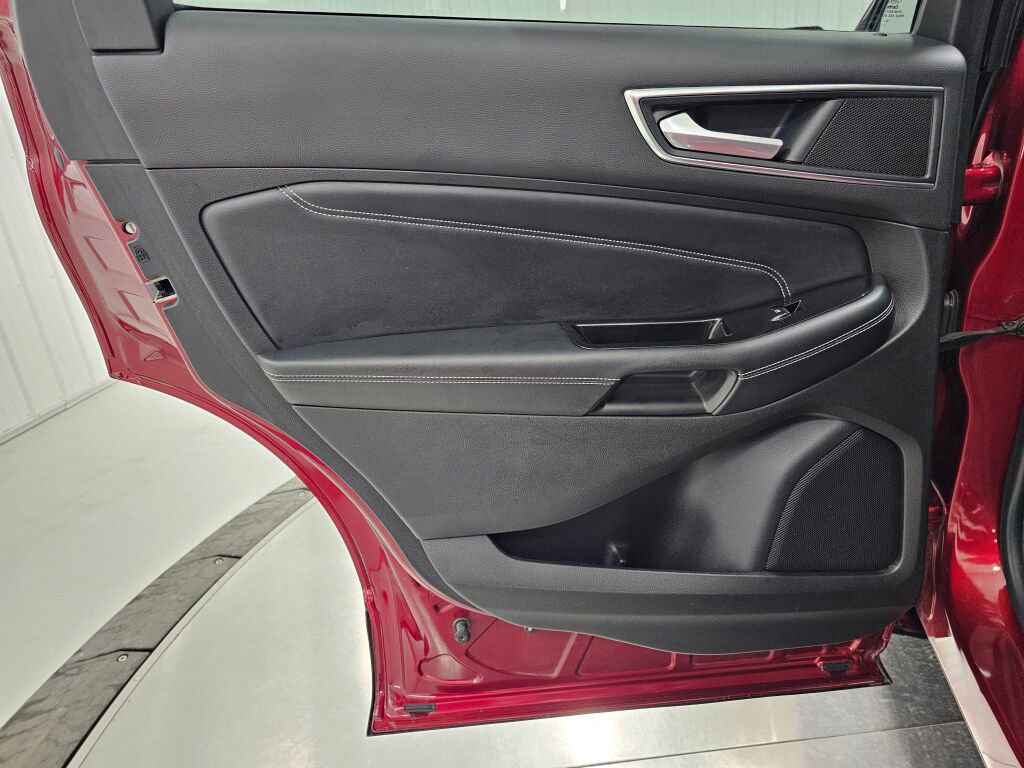 Used 2017 Ford Edge Titanium w/ Equipment Group 302A AWD/4WD image 33