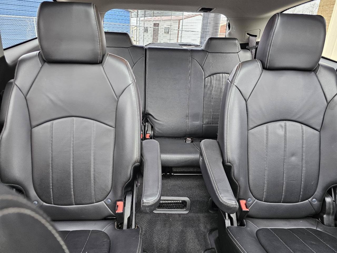 Used 2015 Chevrolet Traverse LTZ AWD/4WD image 22
