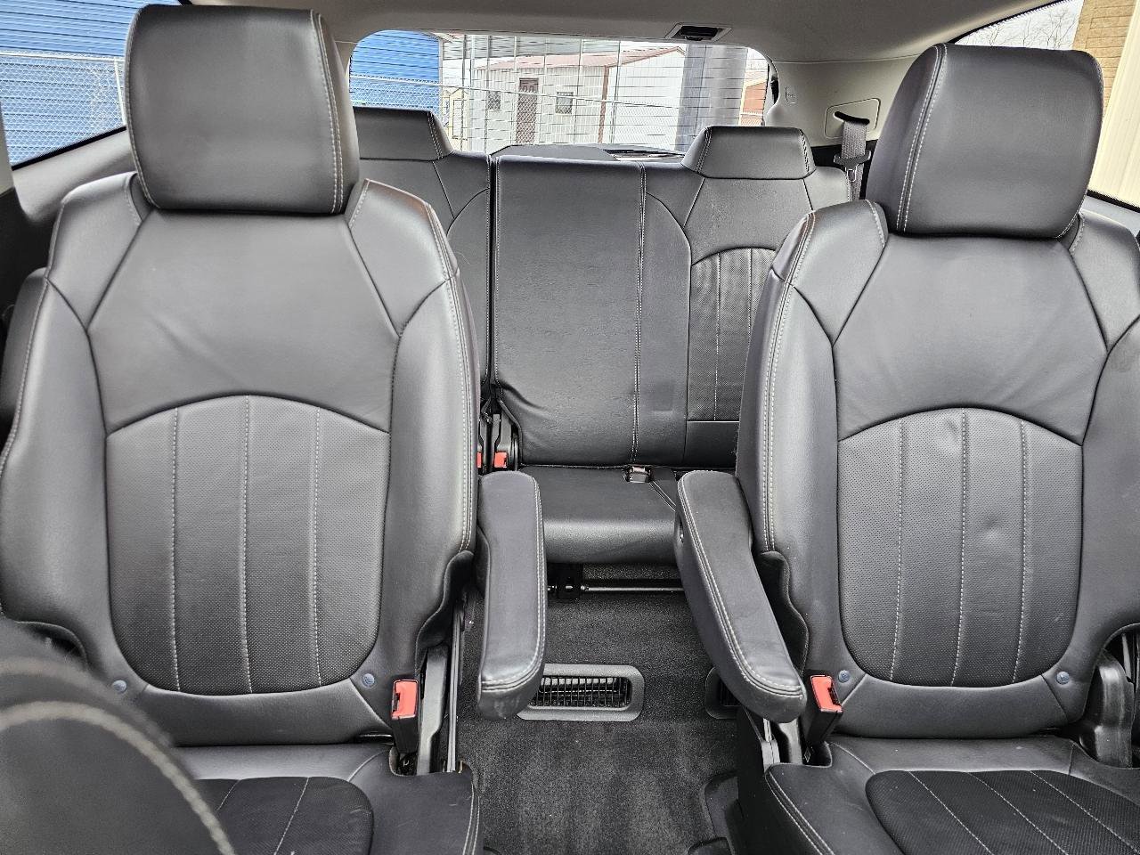 Used 2015 Chevrolet Traverse LTZ AWD/4WD image 22