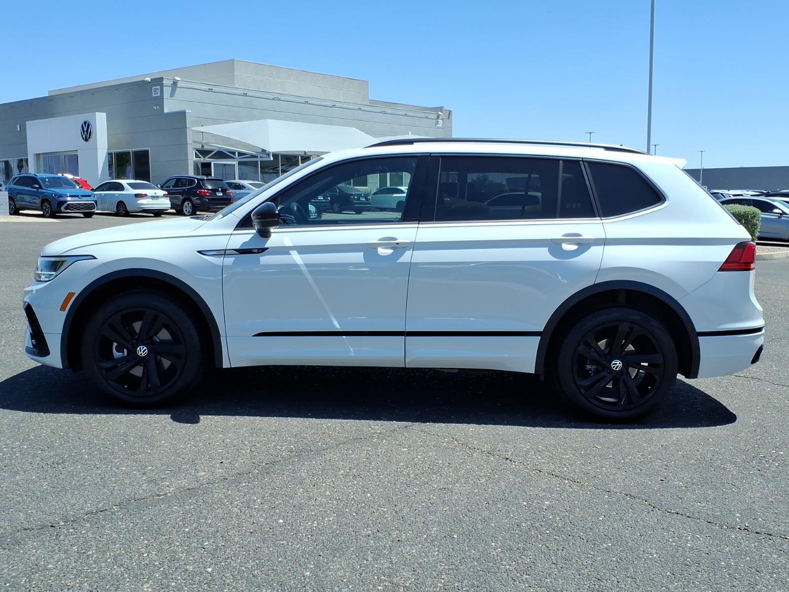 Certified 2023 Volkswagen Tiguan SE R-Line FWD image 4