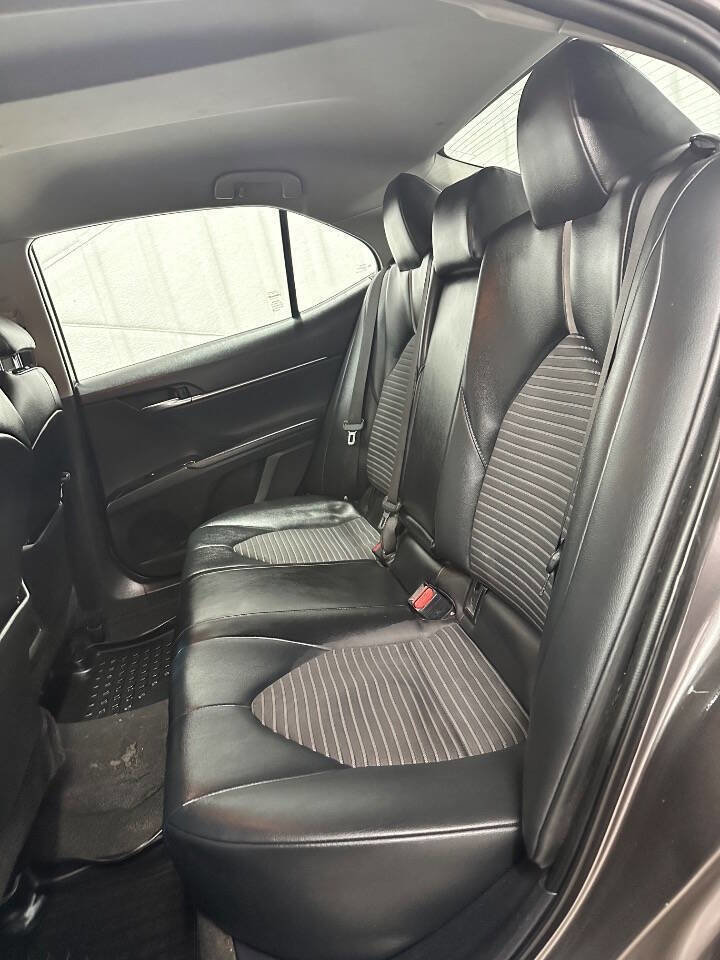 Used 2020 Toyota Camry SE image 19