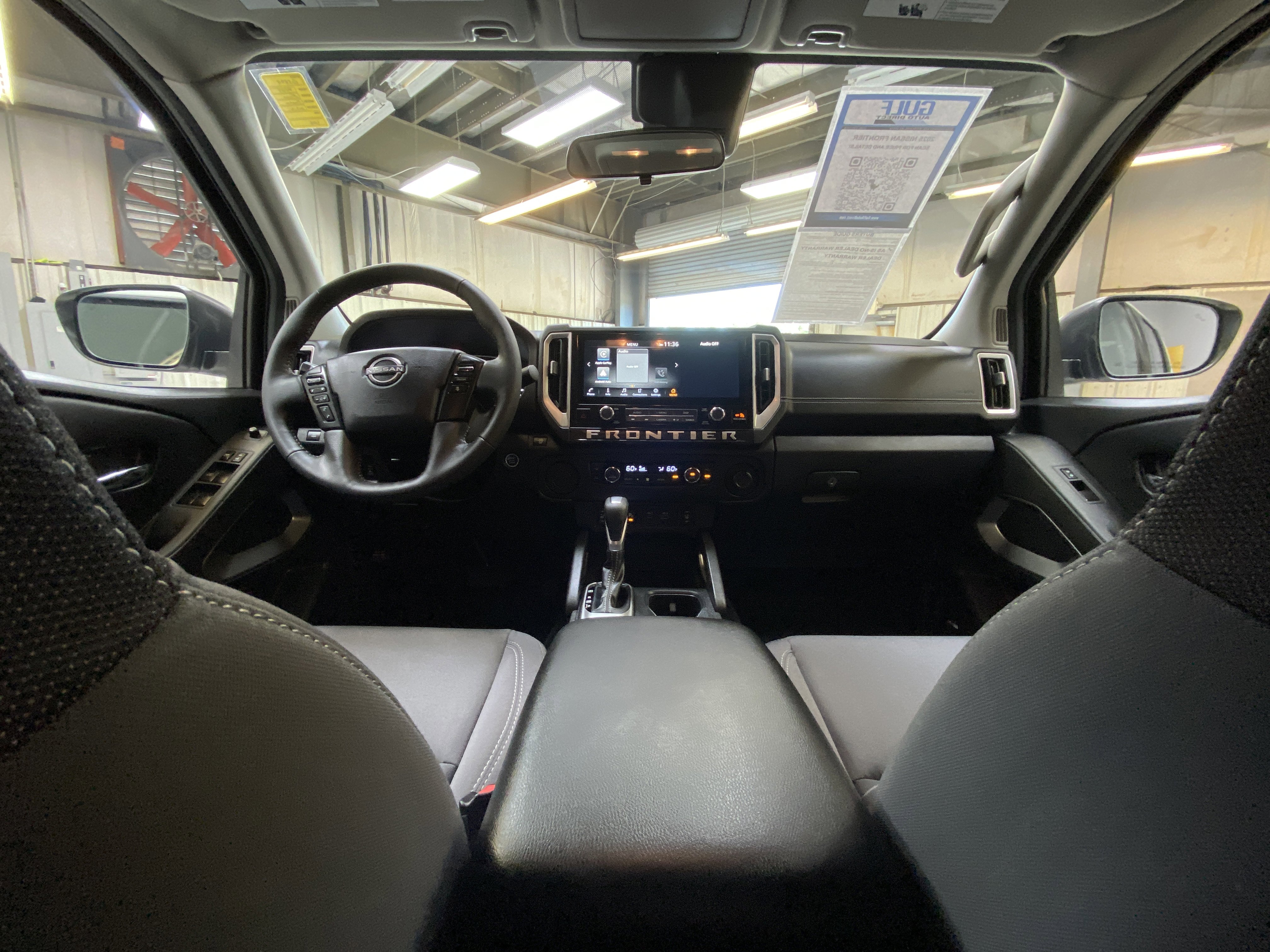 Used 2025 Nissan Frontier SV w/ SV Convenience Package image 17