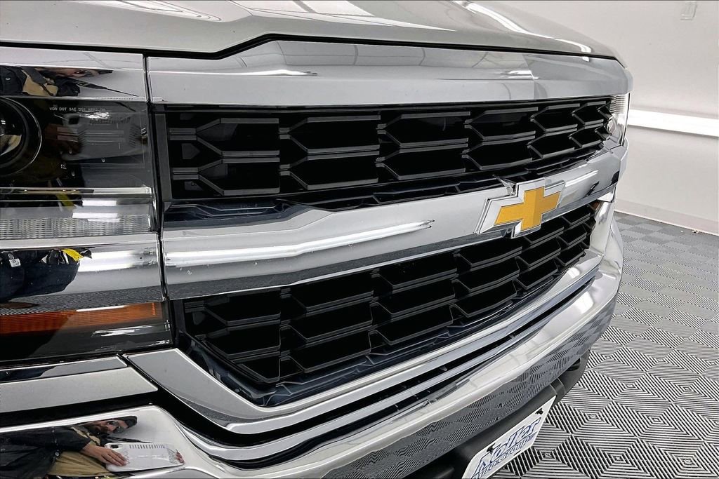 Used 2018 Chevrolet Silverado 1500 LT w/ LT Eassist Package AWD/4WD image 29
