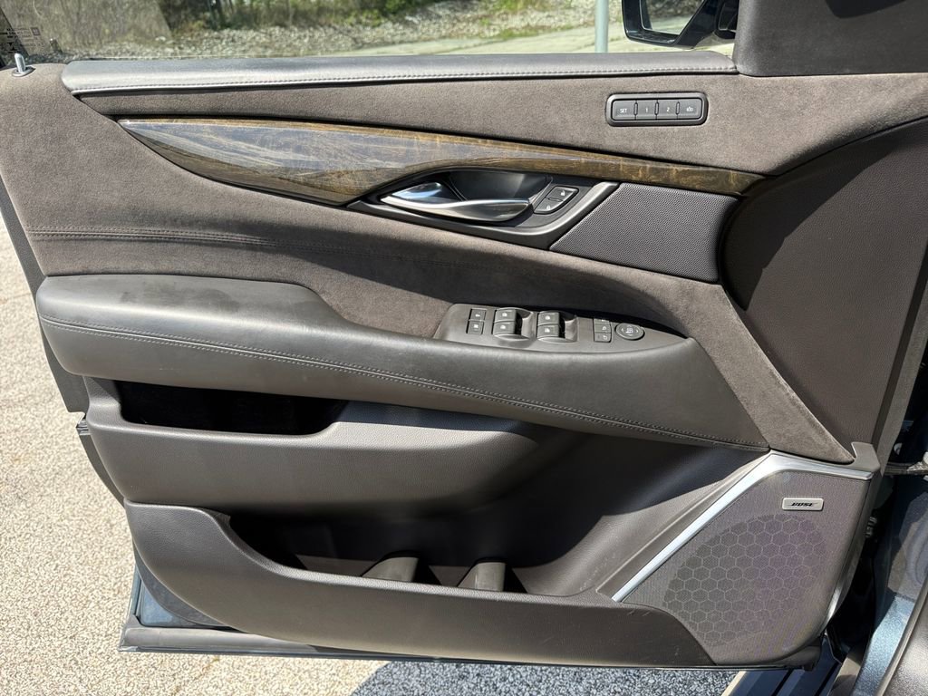 Used 2020 Cadillac Escalade Platinum AWD/4WD image 21