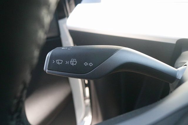 Used 2021 Tesla Model Y Long Range AWD/4WD image 17