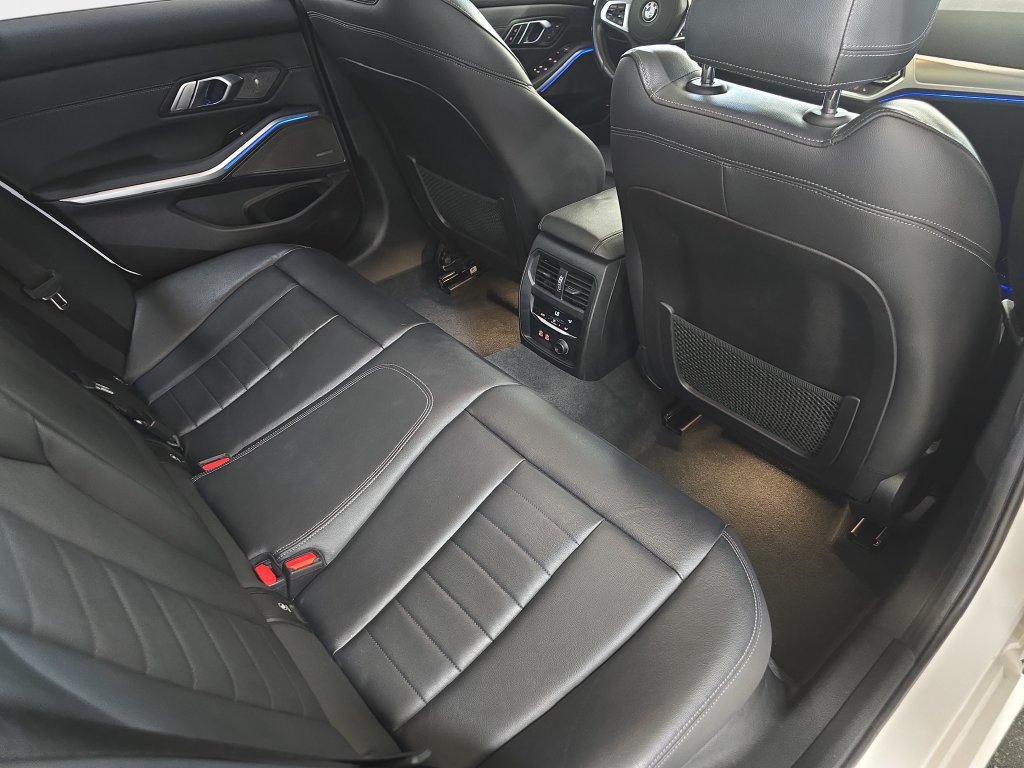 Certified 2020 BMW 330i Sedan w/ M Sport Package RWD image 16