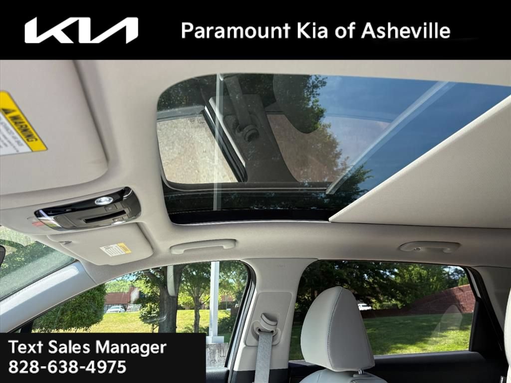 Certified 2025 Kia Sorento EX w/ Panoramic Sunroof Package AWD/4WD image 14