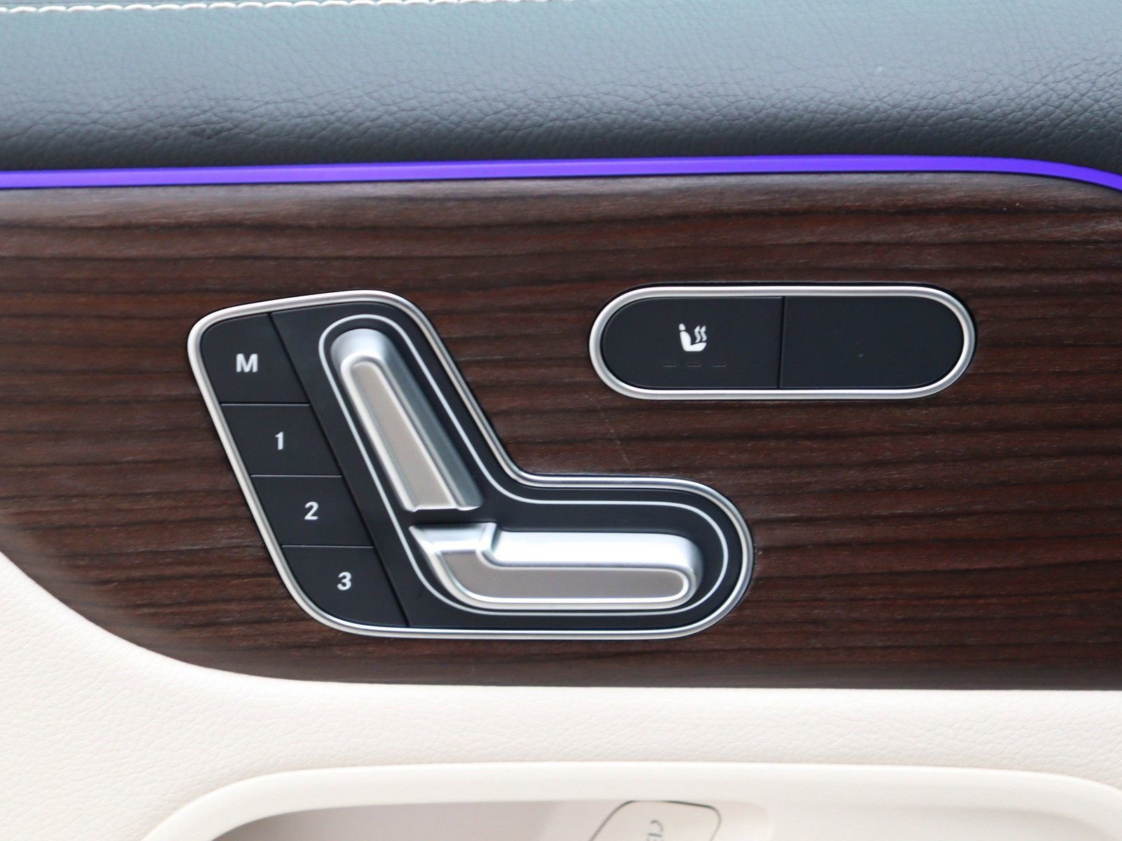Used 2025 Mercedes-Benz GLB 250 image 35