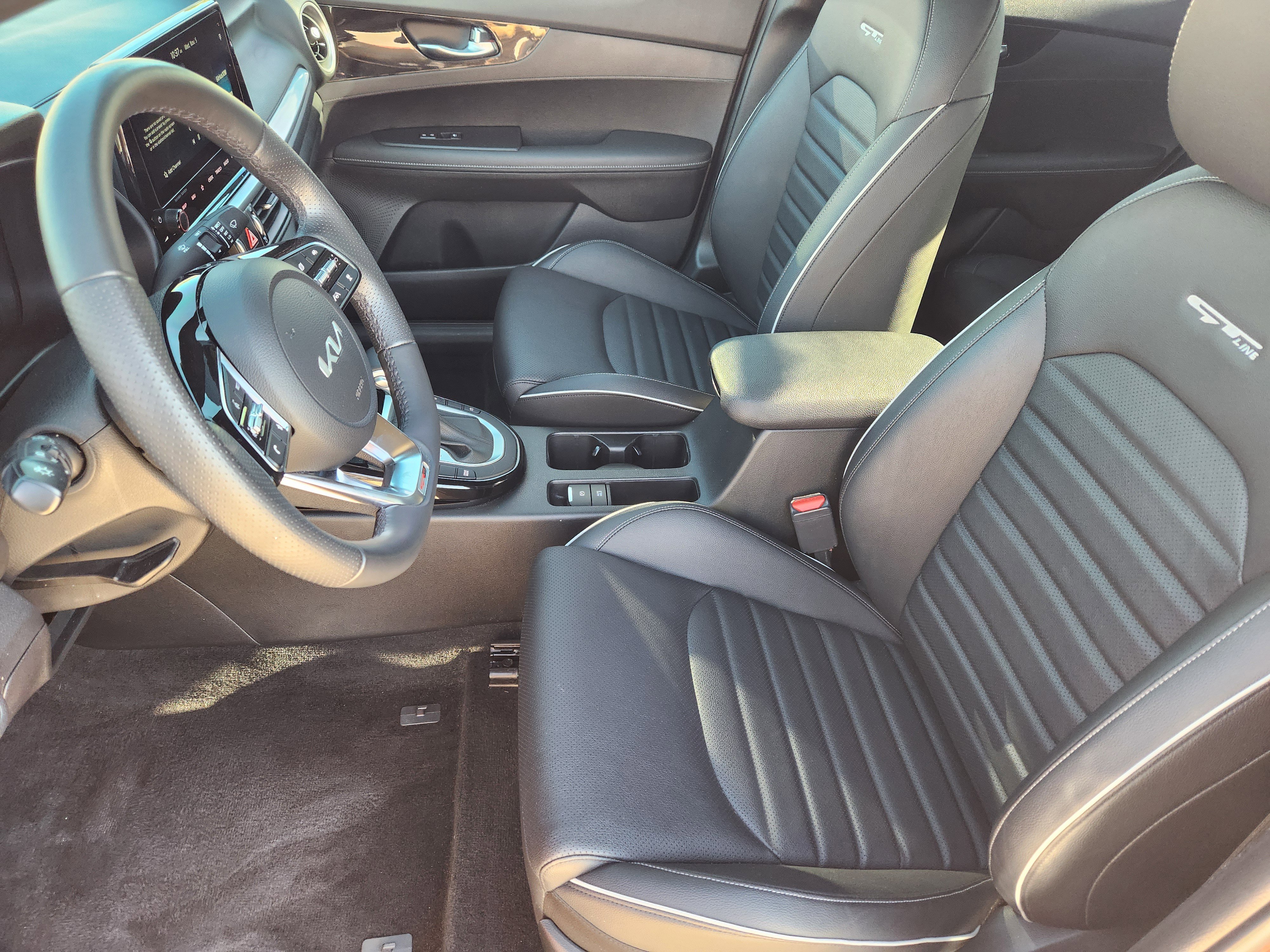 Used 2023 Kia Forte GT-Line w/ GT-Line Premium Package image 14