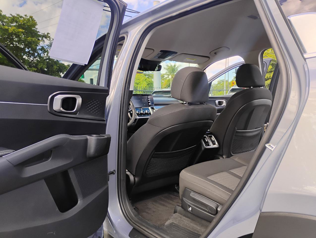 Used 2023 Kia Sorento LX FWD image 8
