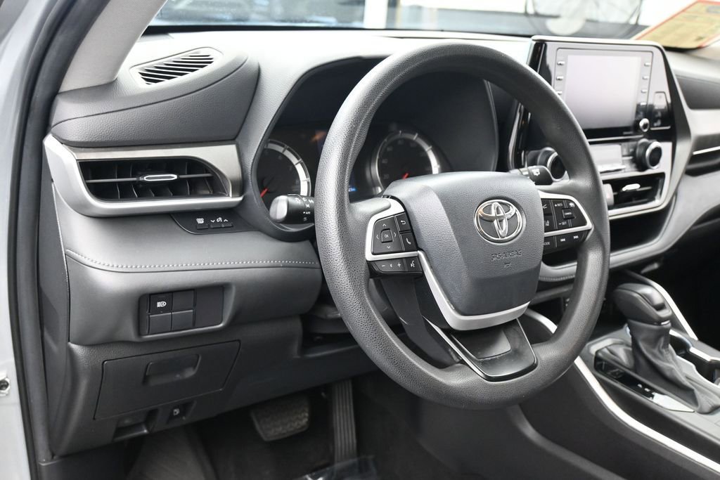 Used 2022 Toyota Highlander L AWD/4WD image 15