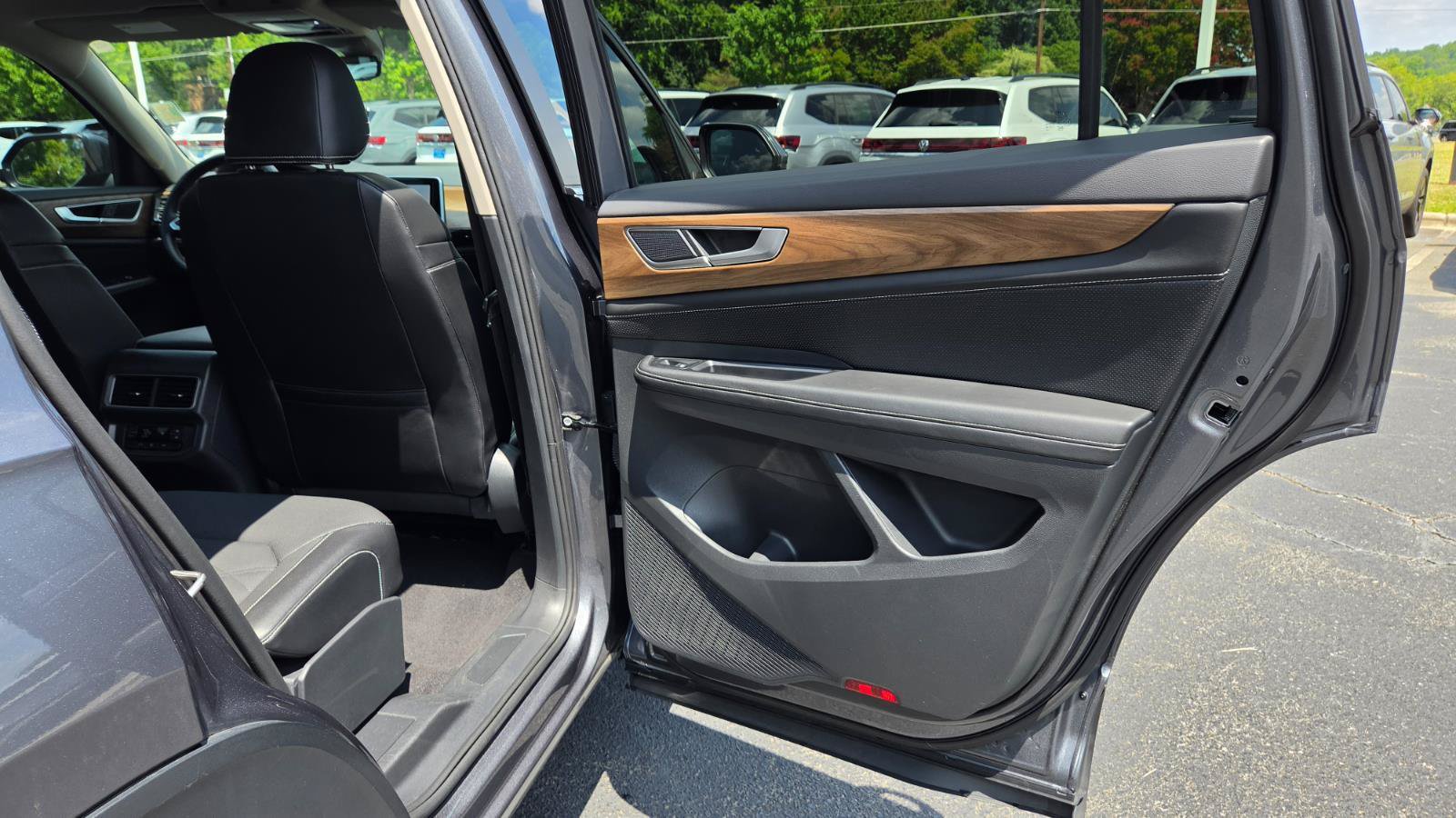 Used 2024 Volkswagen Atlas SE FWD image 55