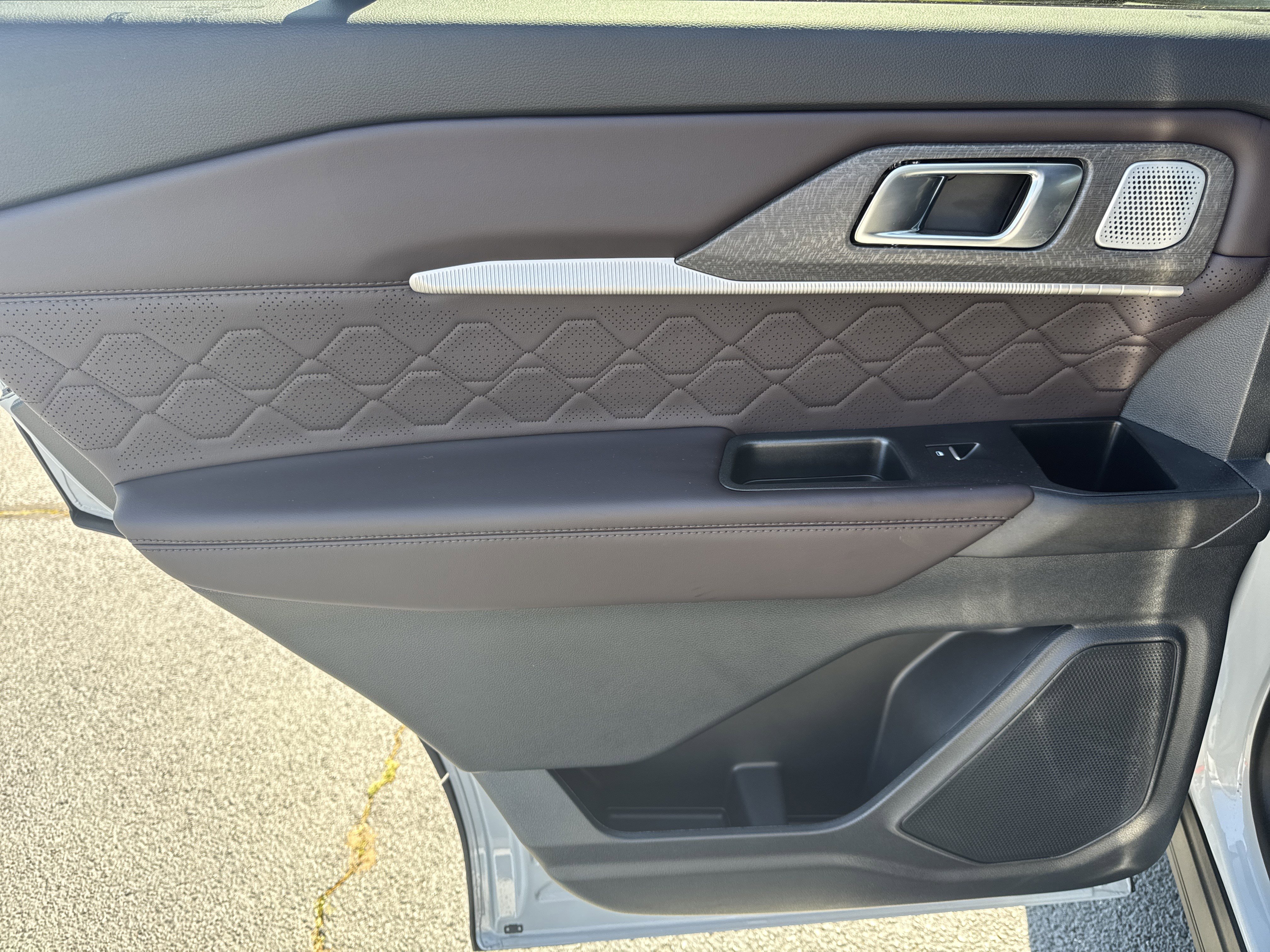 Used 2025 Ford Explorer Platinum w/ Ultimate Package image 26