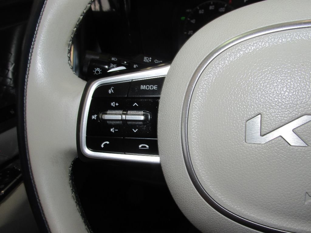 Used 2022 Kia Sorento SX Prestige w/ Panoramic Sunroof Package image 17