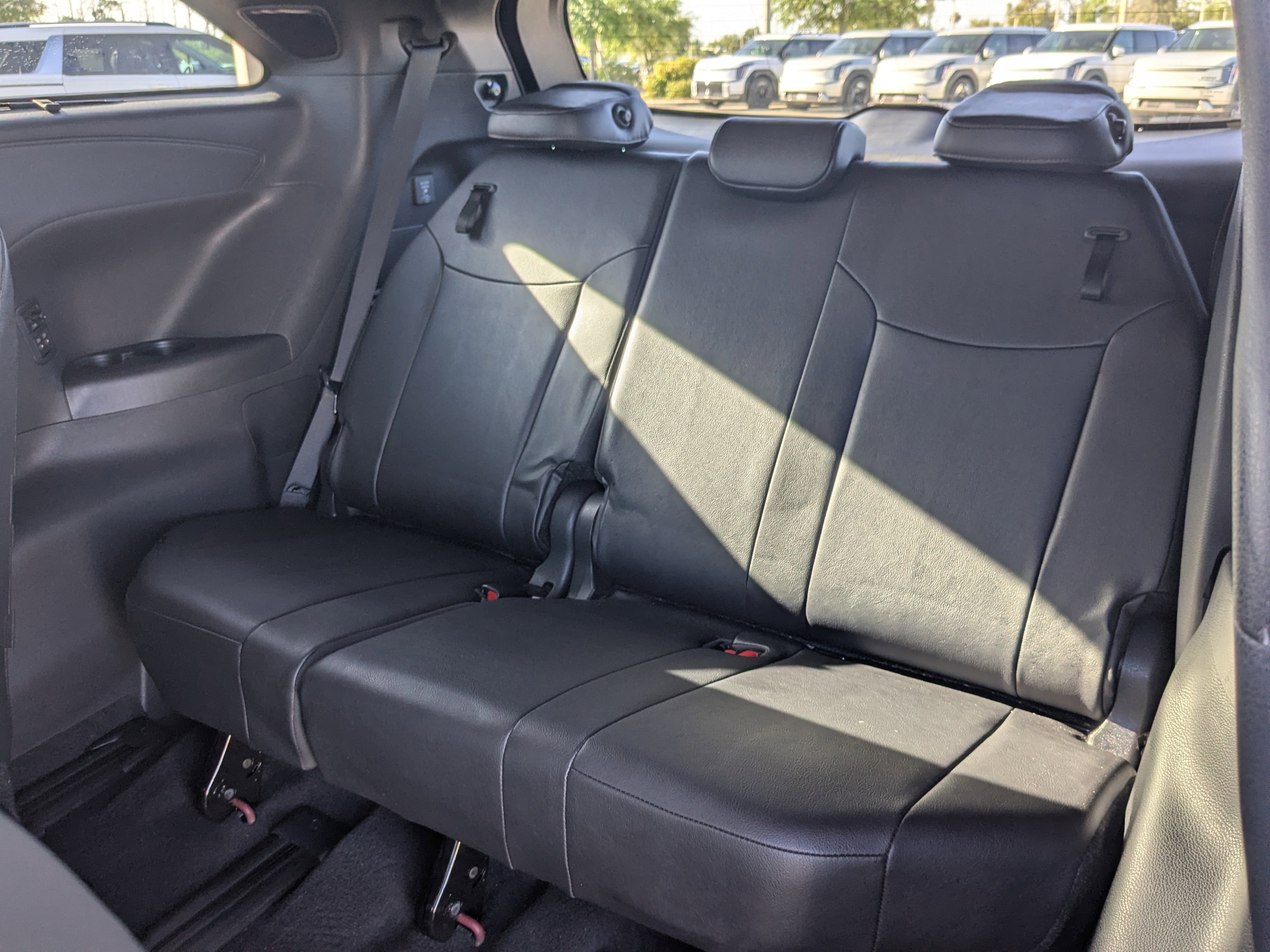 Used 2025 Toyota Sienna Platinum image 18