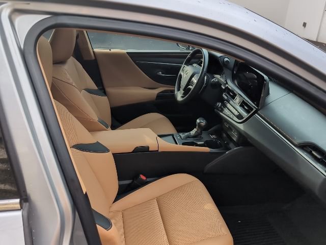 Certified 2023 Lexus ES 300h w/ Premium Package image 29