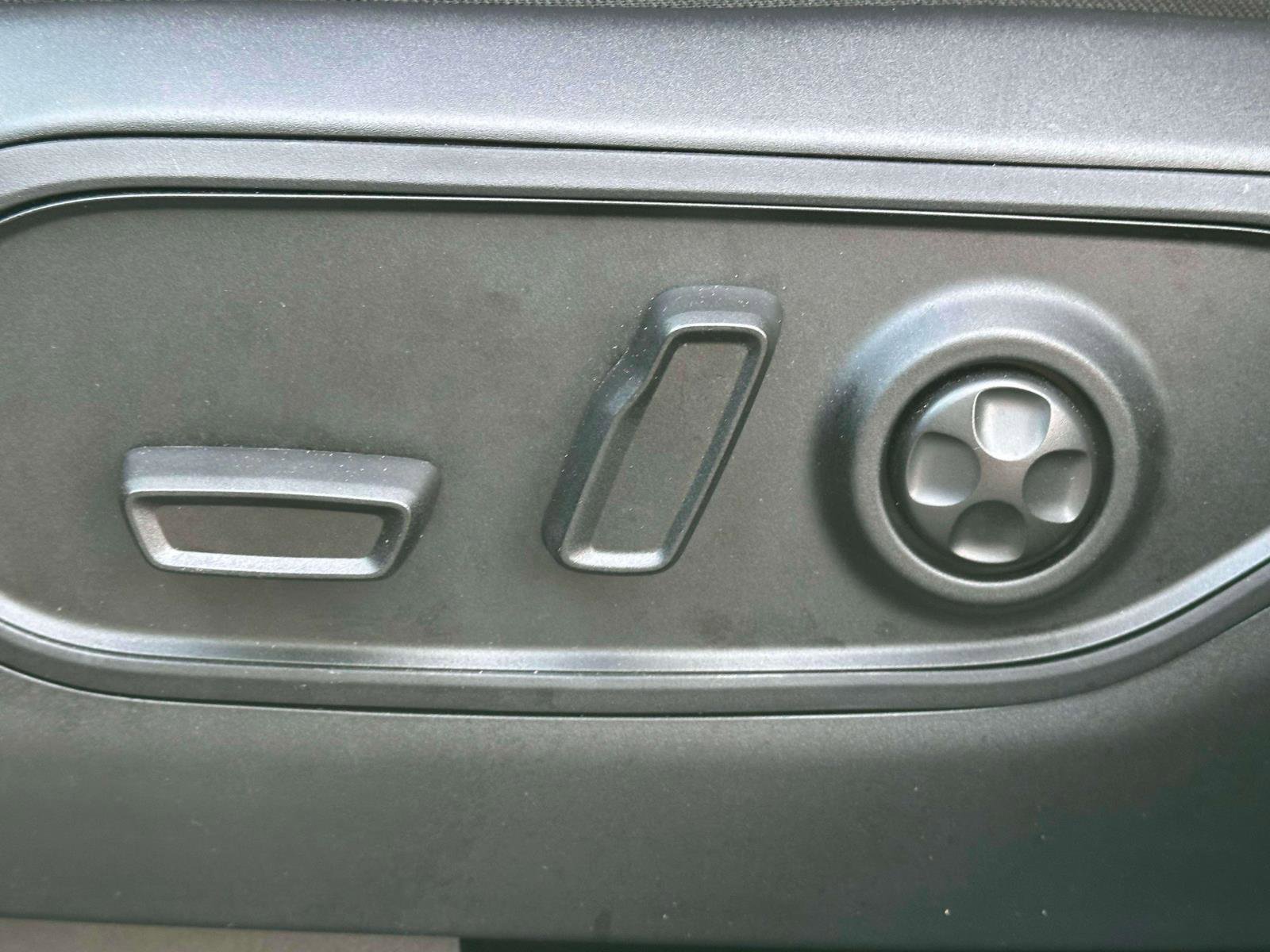 Used 2024 Jeep Grand Cherokee Altitude image 16