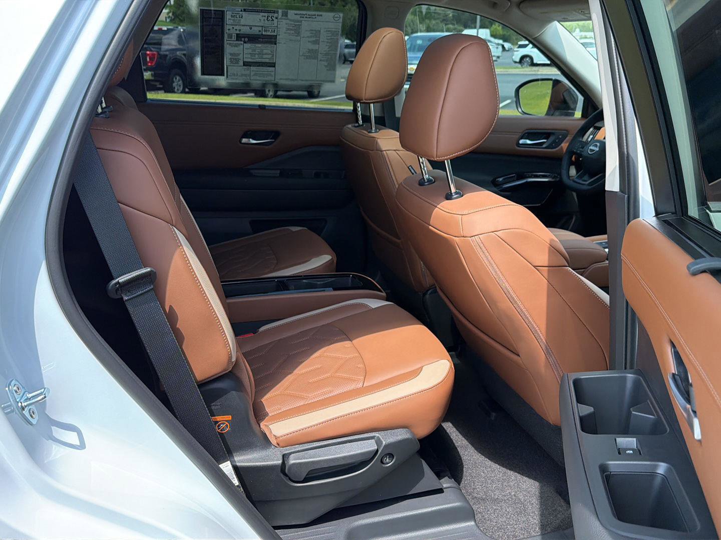 New 2026 Nissan Pathfinder Platinum FWD image 14