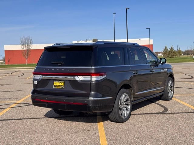 Used 2022 Lincoln Navigator L Reserve AWD/4WD image 3