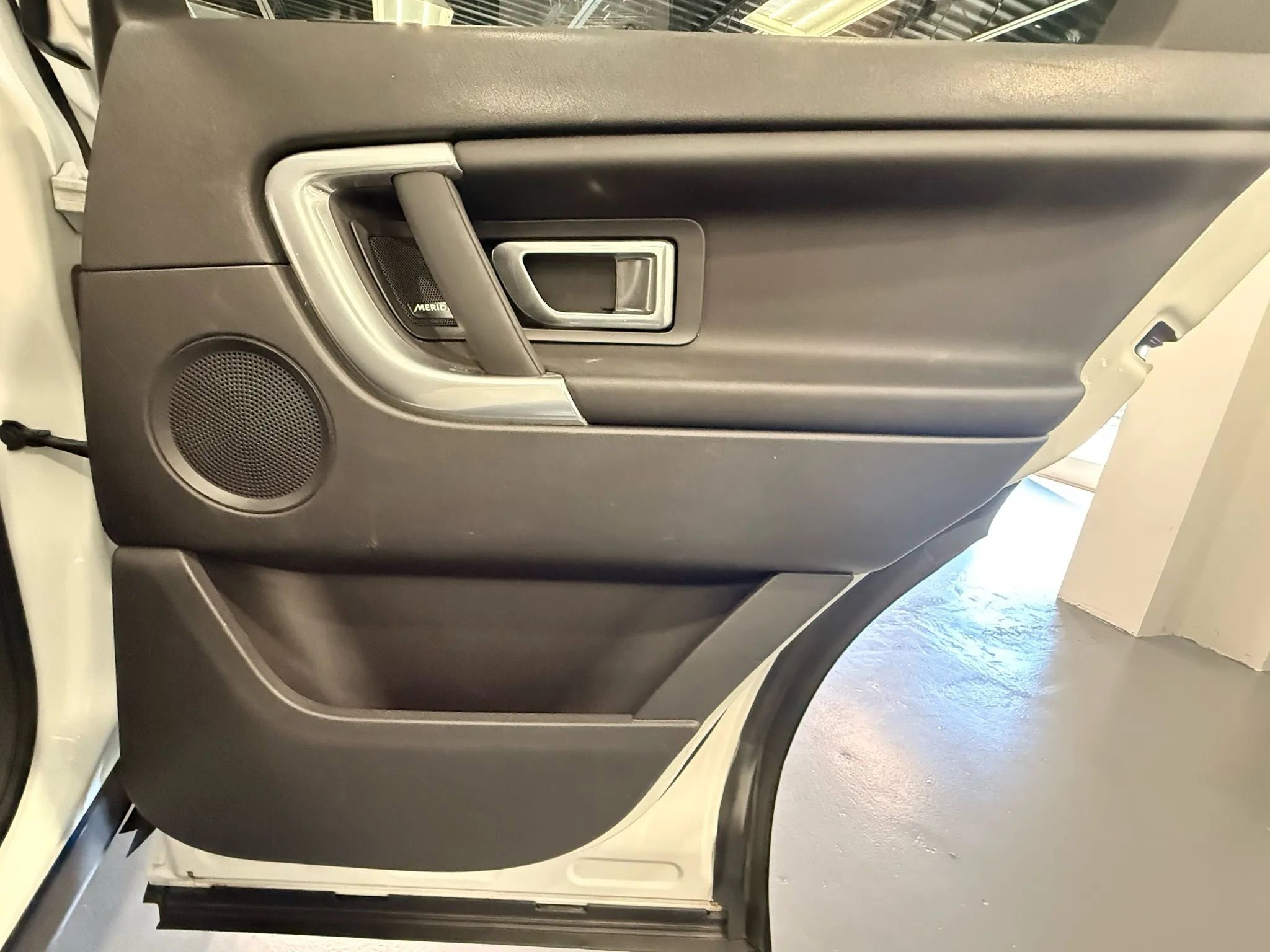 Used 2017 Land Rover Discovery Sport SE image 29